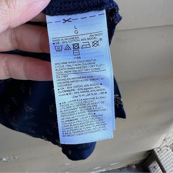 Old Navy Navy Floral Henley Top - Size L - Oversized Casual Modest - Picture 3 of 5